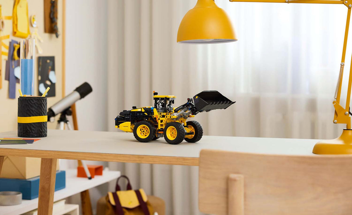 42209 | LEGO® Technic Volvo L120 Electric Wheel Loader