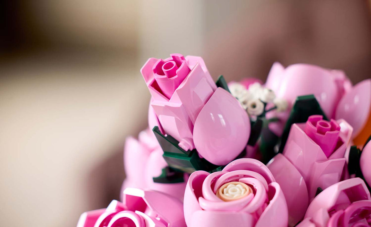 10374 | LEGO® Botanicals Bouquet of Pink Roses