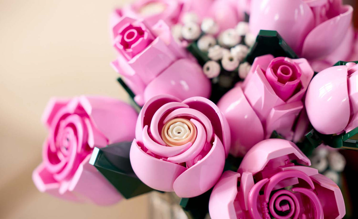 10374 | LEGO® Botanicals Bouquet of Pink Roses