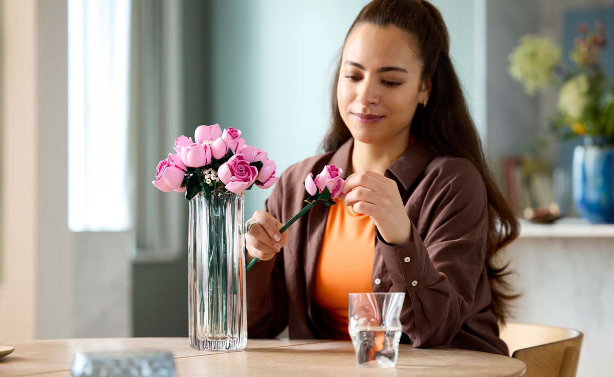 10374 | LEGO® Botanicals Bouquet of Pink Roses