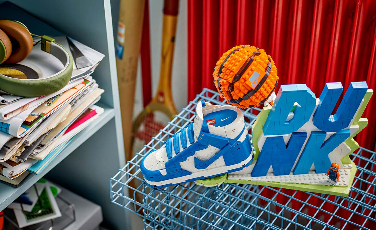 43008 | LEGO® Iconic Nike Dunk