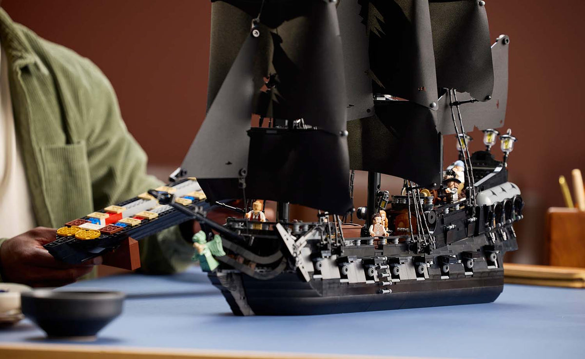 10365 | LEGO® ICONS™ Captain Jack Sparrow's Pirate Ship