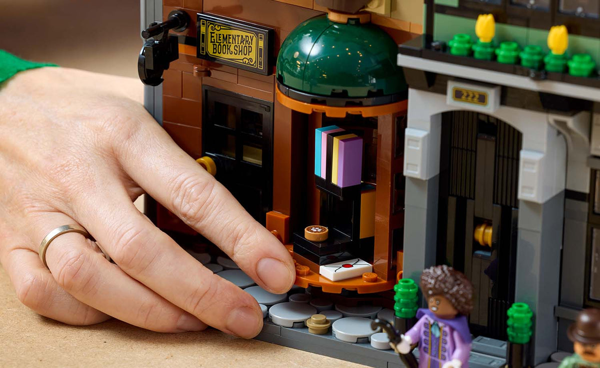 10351 | LEGO® ICONS™ Sherlock Holmes: Book Nook