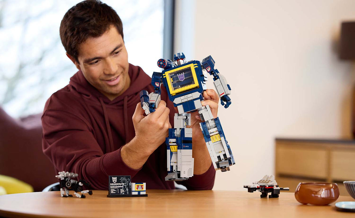 10358 | LEGO® ICONS™ Transformers: Soundwave