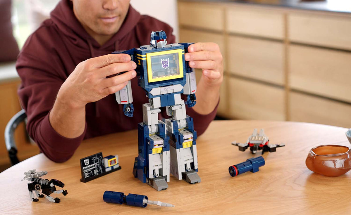 10358 | LEGO® ICONS™ Transformers: Soundwave