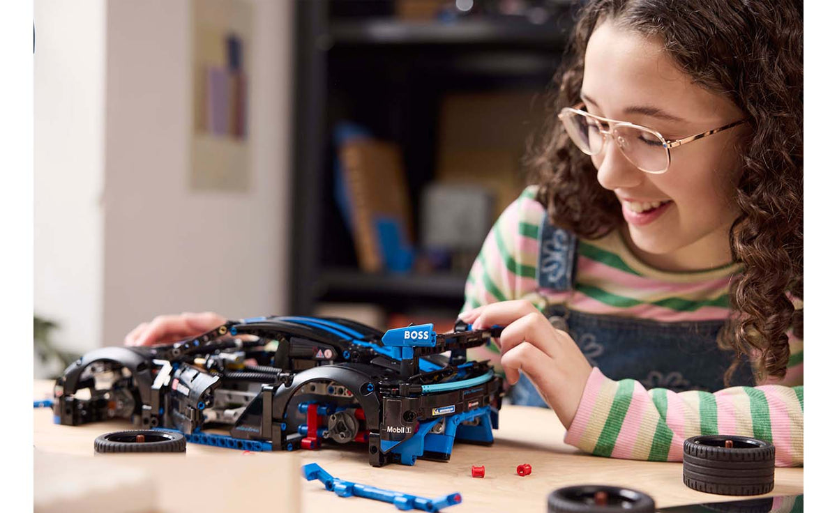 42176 | LEGO® Technic Porsche GT4 e-Performance Race Car