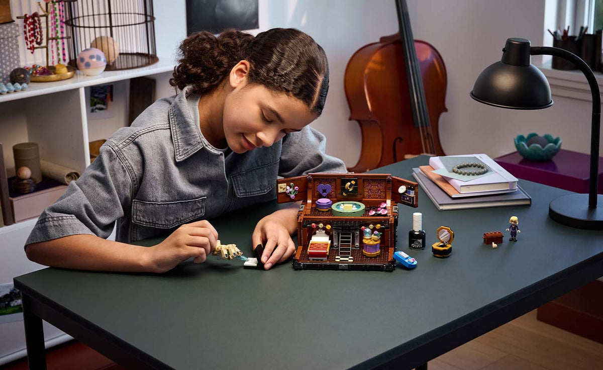 76785 | LEGO® Wednesday Thing's Apartment
